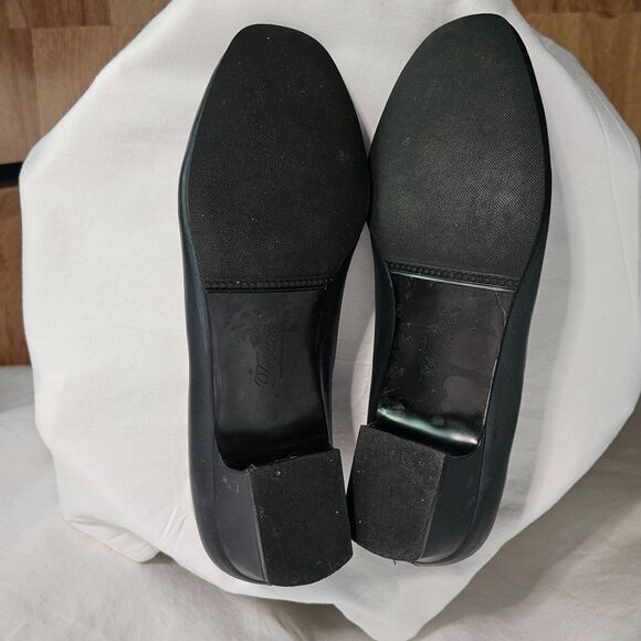 Trotters Black Leather 1 1/4" Heel Pumps Excellent Condition sz 8 1/2 W - Picture 4 of 6